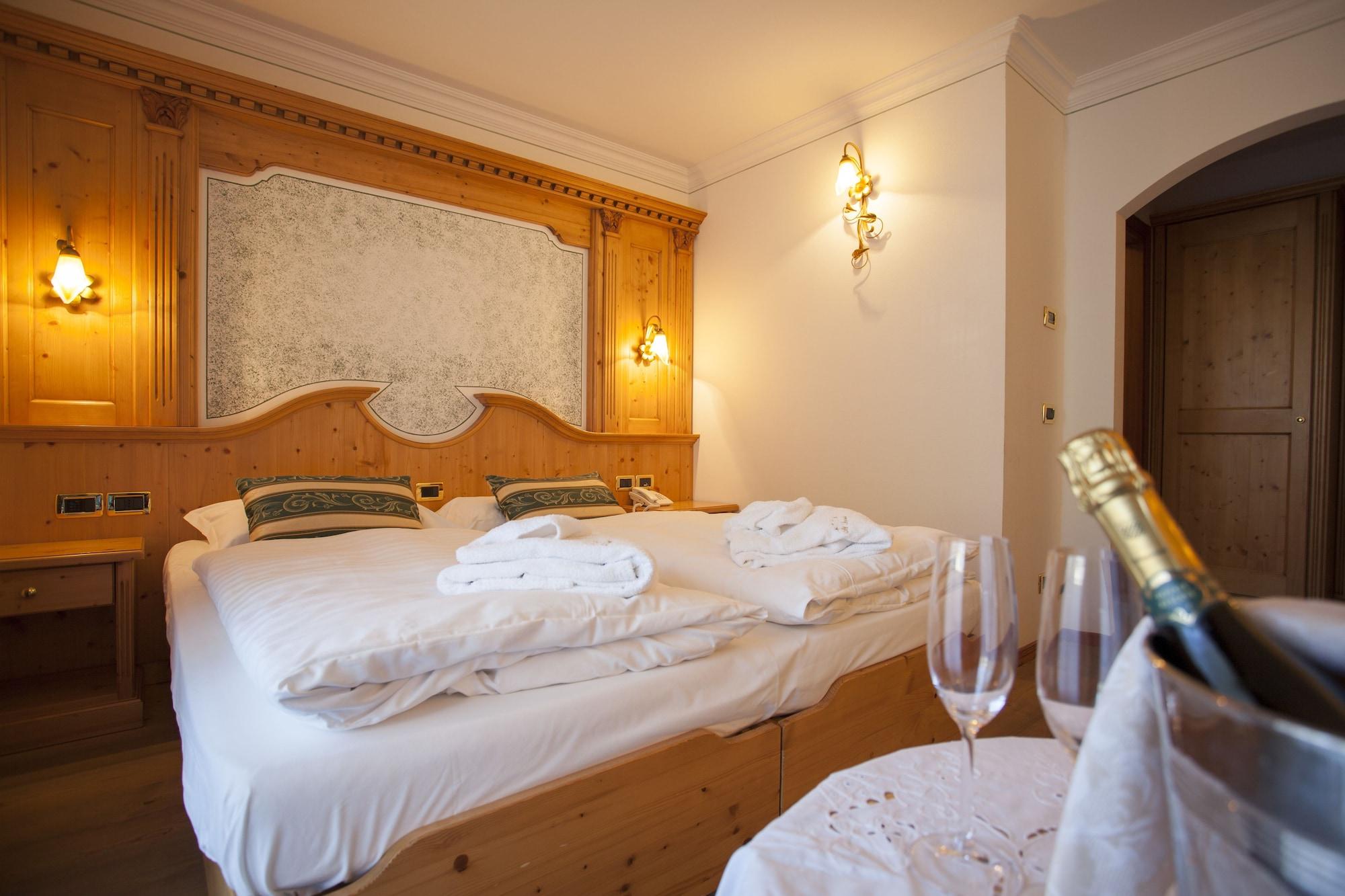 Hotel Chalet All'Imperatore Мадонна-ді-Кампільйо Екстер'єр фото