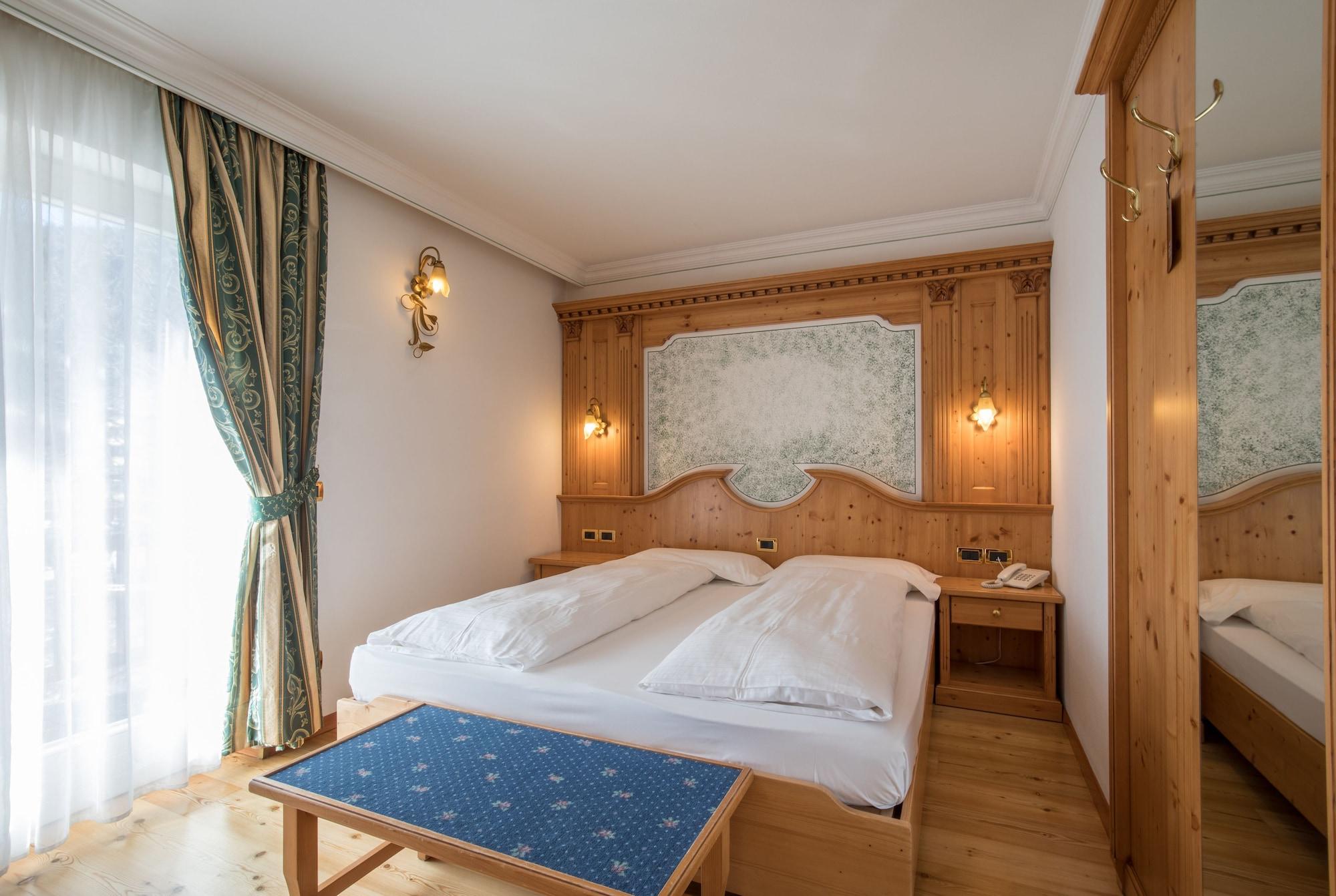 Hotel Chalet All'Imperatore Мадонна-ді-Кампільйо Екстер'єр фото