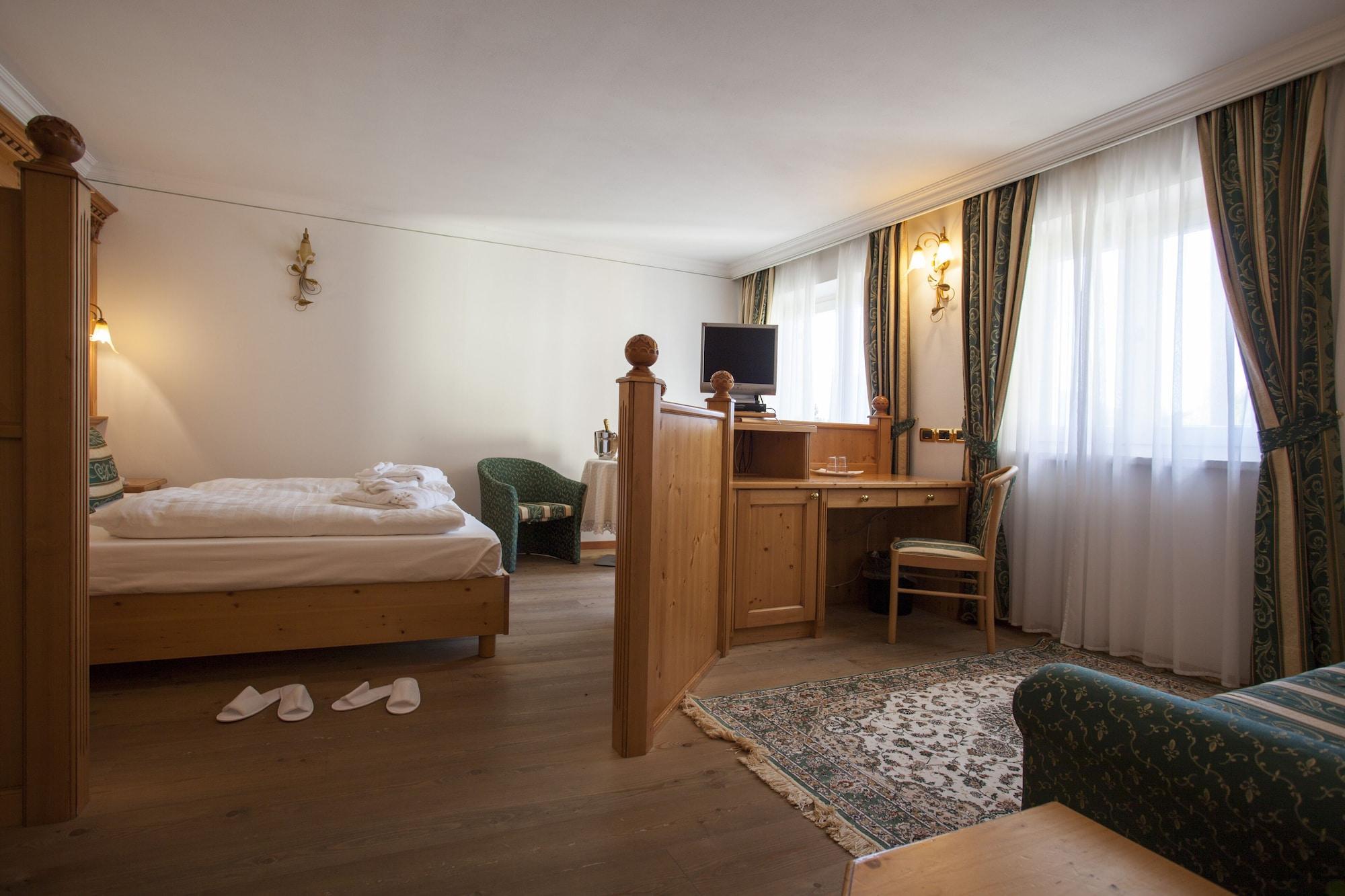 Hotel Chalet All'Imperatore Мадонна-ді-Кампільйо Екстер'єр фото