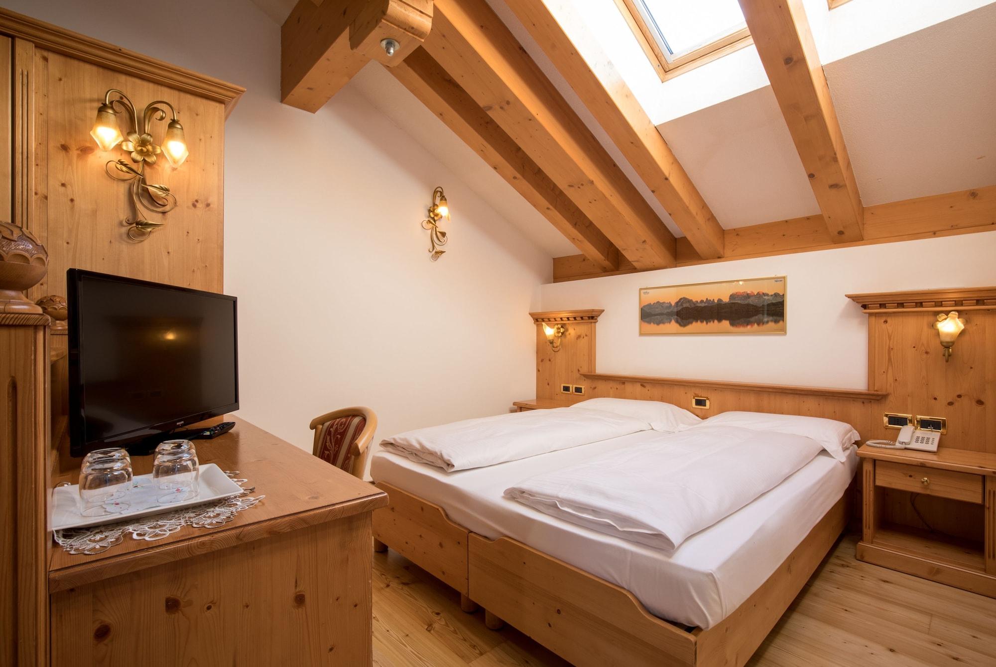 Hotel Chalet All'Imperatore Мадонна-ді-Кампільйо Екстер'єр фото