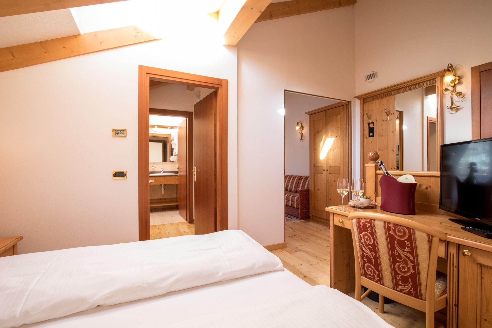 Hotel Chalet All'Imperatore Мадонна-ді-Кампільйо Екстер'єр фото