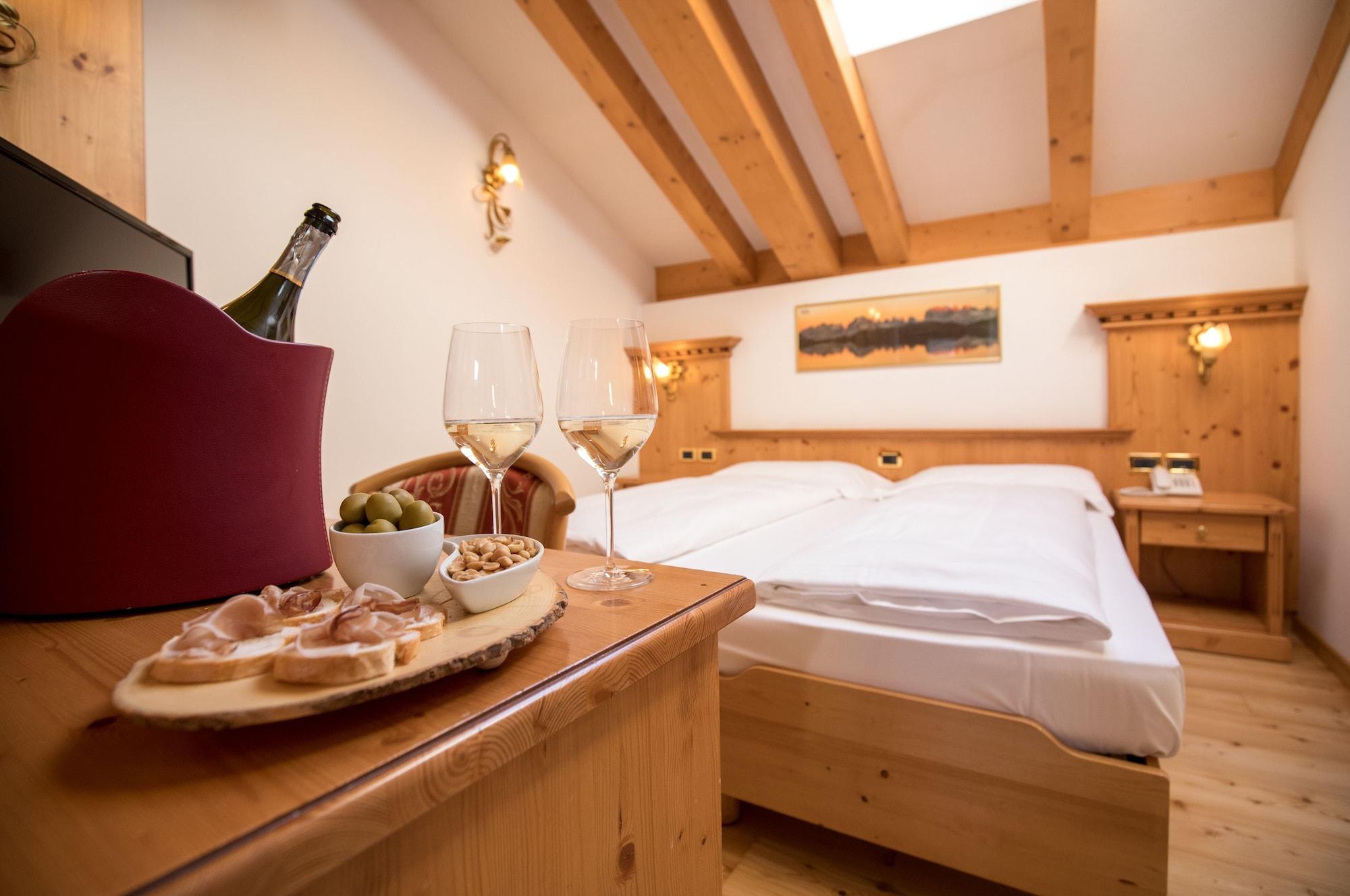 Hotel Chalet All'Imperatore Мадонна-ді-Кампільйо Екстер'єр фото
