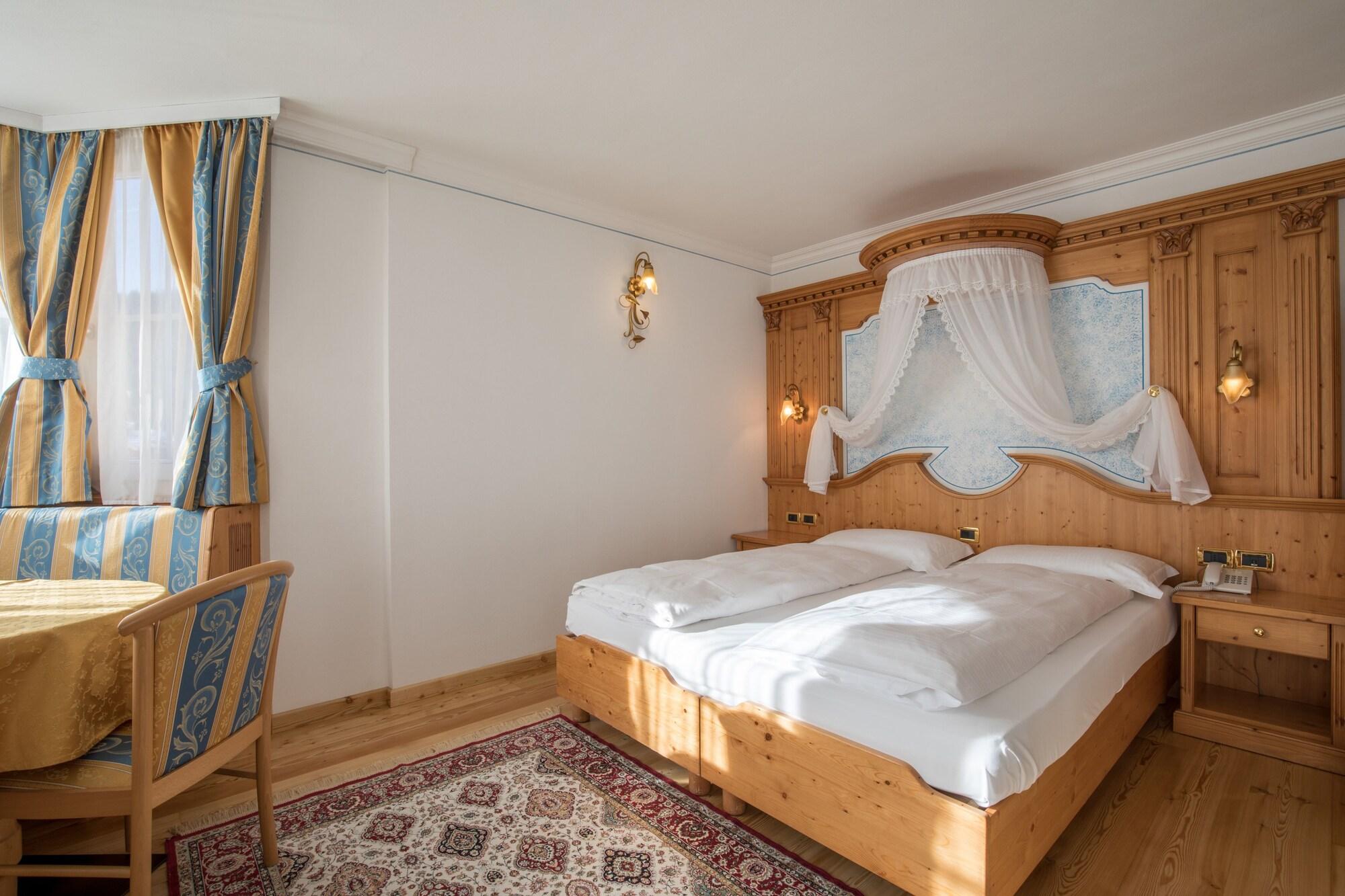 Hotel Chalet All'Imperatore Мадонна-ді-Кампільйо Екстер'єр фото
