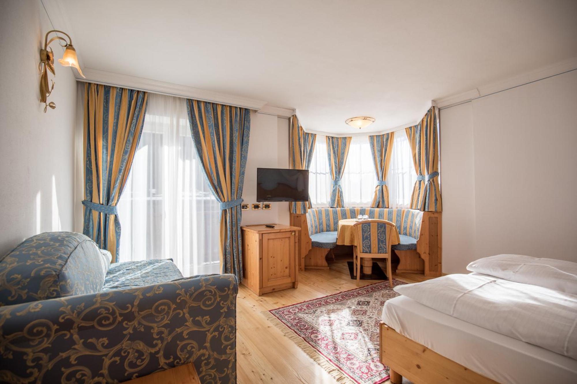 Hotel Chalet All'Imperatore Мадонна-ді-Кампільйо Екстер'єр фото