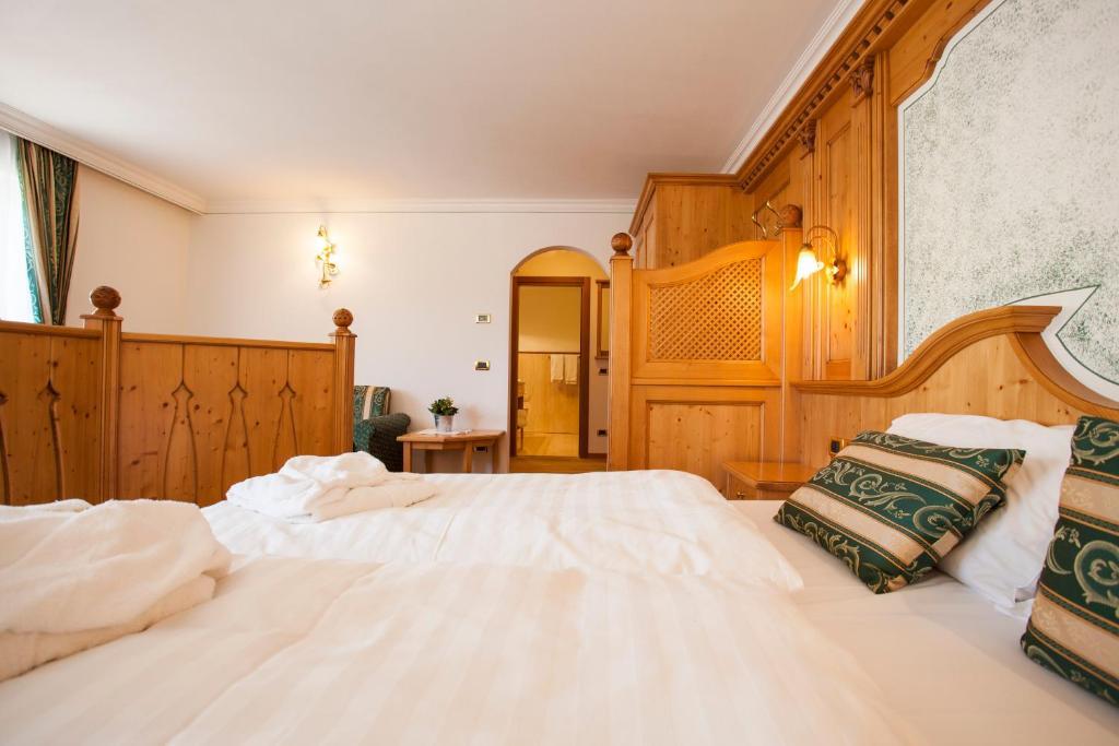 Hotel Chalet All'Imperatore Мадонна-ді-Кампільйо Екстер'єр фото