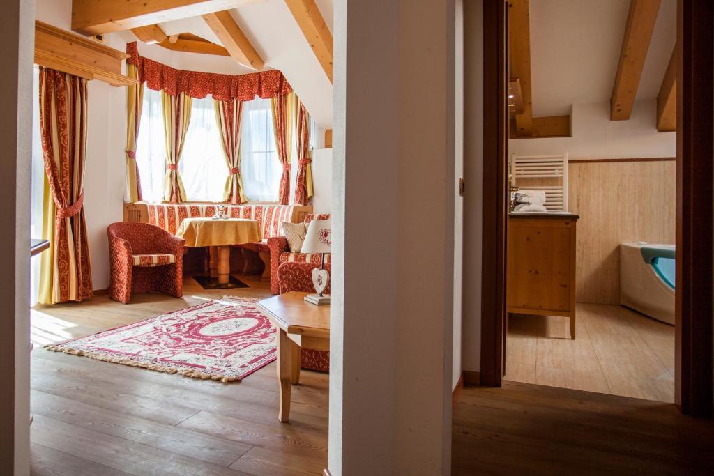 Hotel Chalet All'Imperatore Мадонна-ді-Кампільйо Екстер'єр фото