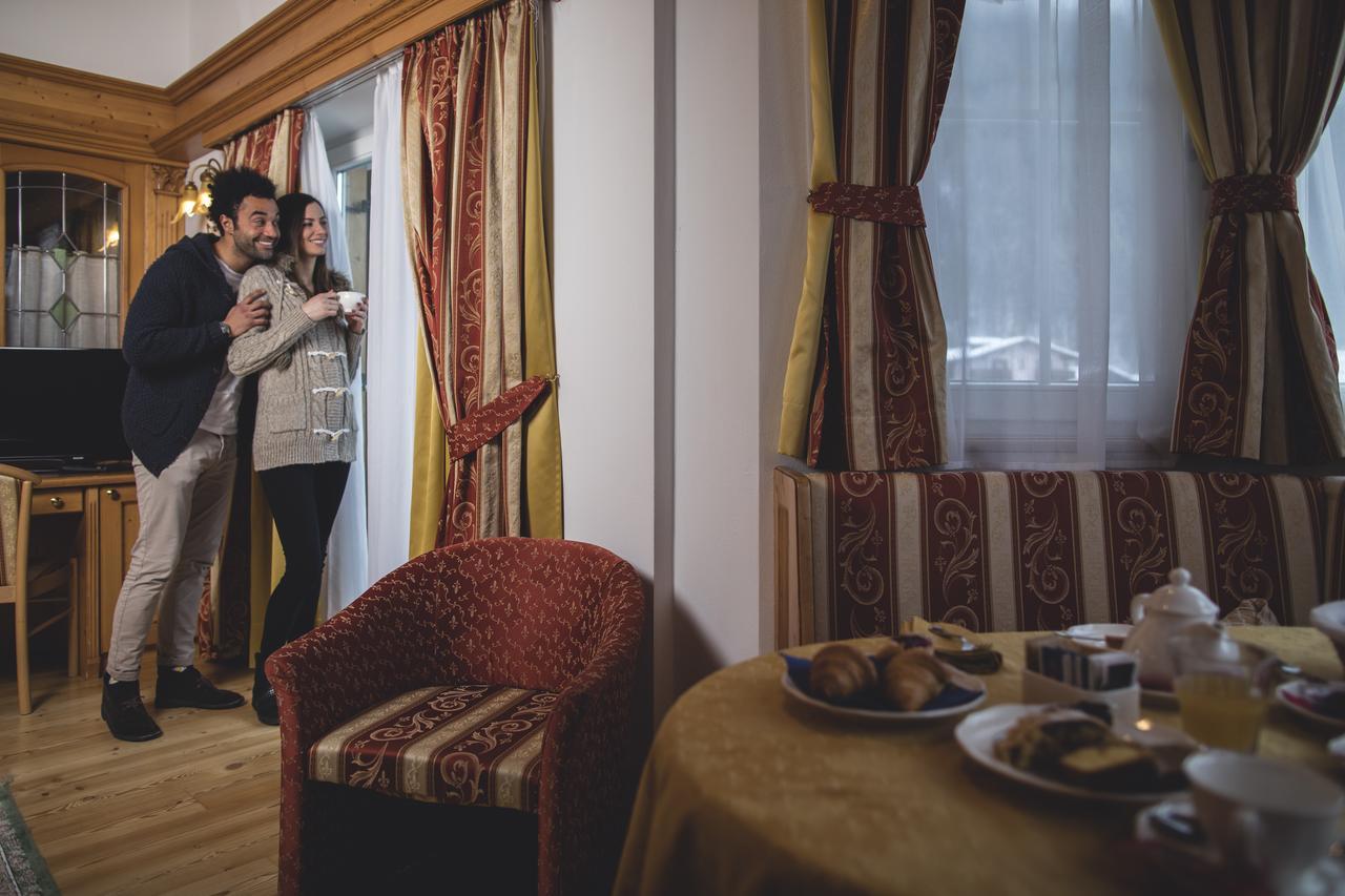Hotel Chalet All'Imperatore Мадонна-ді-Кампільйо Екстер'єр фото