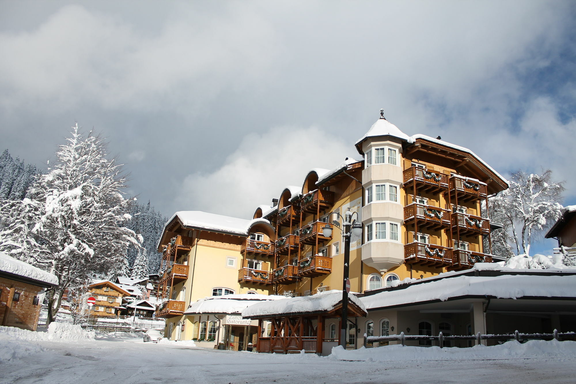 Hotel Chalet All'Imperatore Мадонна-ді-Кампільйо Екстер'єр фото