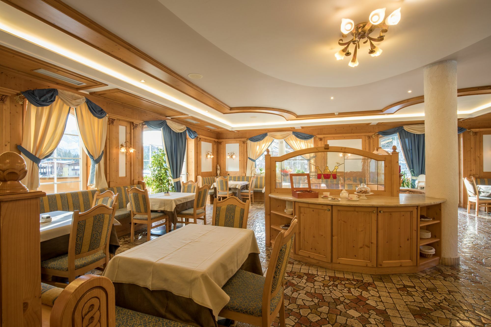 Hotel Chalet All'Imperatore Мадонна-ді-Кампільйо Екстер'єр фото